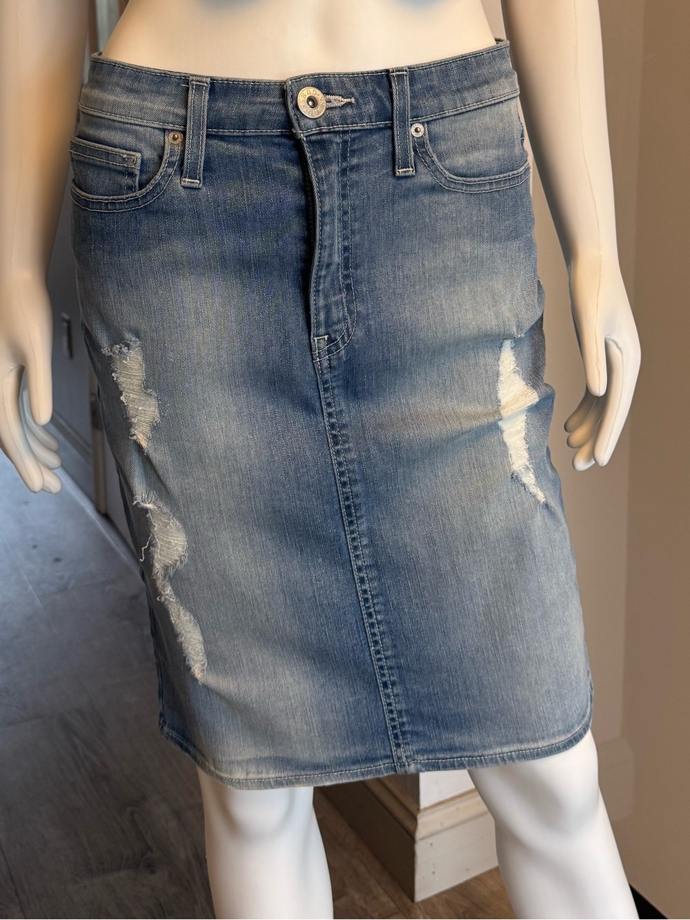Guess Light Blue Denim Jeans with Branded Waist Label size Medium
